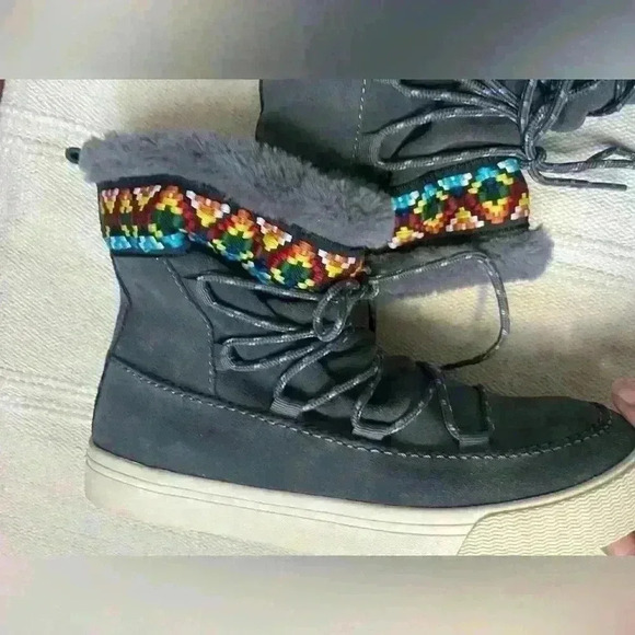 TOMS Alpine Boot Grey Waterproof Suede Tribal Webbing Women Size 8 - Picture 1 of 11